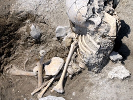 Adana'da yer altı oda mezarı bulundu