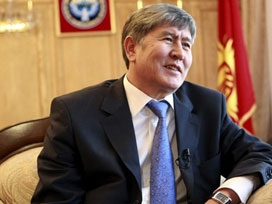 Atambayev, Nazarbayev’i kutladı