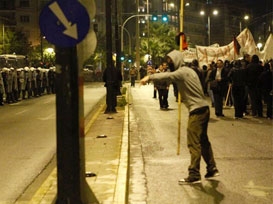 Atina Büyükelçiliği'ne saldırı: 16 gözaltı