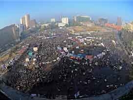 Binlerce Mısırlı Tahrir'de toplandı