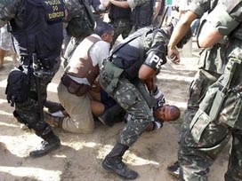 Brezilya'da polisin isyanı: 30 ölü