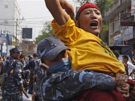Çin polisi, Tibetliler'e ateş açtı: 1 ölü