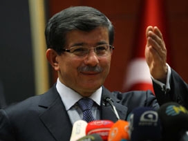 Davutoğlu, Annan'ı Türkiye'ye davet etti