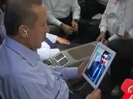 Erdoğan'ın uçakta internet keyfi VİDEO
