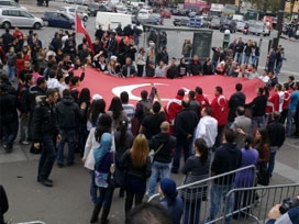 Ermeni teklifi Londra'da protesto edildi