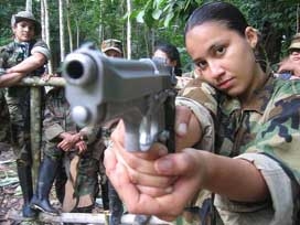 FARC elindeki rehineleri serbest bıraktı