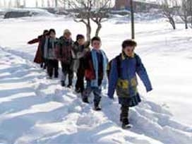 Kar yağışının okulları tatil ettiği il ve ilçeler