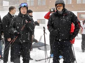 Medvedev ve Aliyev'in kayak keyfi