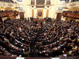 Mısır adım adım demokrasiye doğru