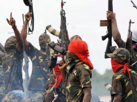 Nijerya'da polis karakoluna saldırı