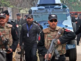 Pakistan'da bombalı saldırı: 2 ölü