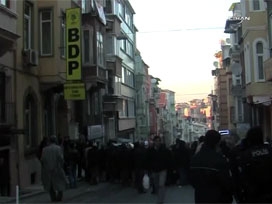 Polis, BDP binasından çuvallarla ayrıldı